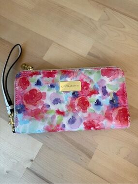 Liz Claiborne Watercolor Floral Zip Wristlet - Pink Multi